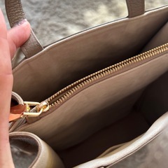 ショルダーにもなるバッグの画像
