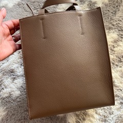 ショルダーにもなるバッグ