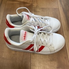 adidas　アディダス　スニーカー21cm  の画像