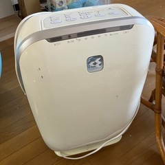 無償　竹椅子と空気洗浄機の画像