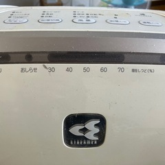 無償　竹椅子と空気洗浄機の画像