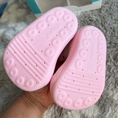 赤ちゃんの靴の画像
