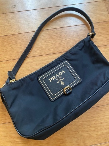 PRADA小さいバッグ