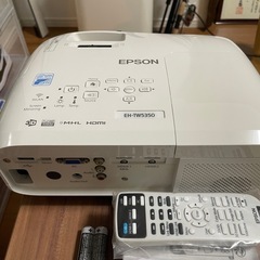 プロジェクター　&スクリーン　セットの画像