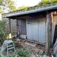 近江八幡市より、物置古屋の屋根、柱、基礎、セット、引き取り限定