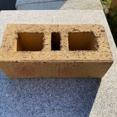 穴あきレンガ①