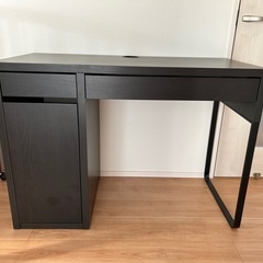 IKEAミッケデスクブラックブラウンの画像