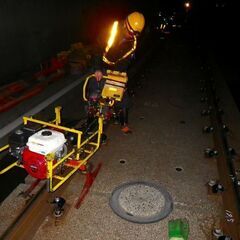 🔥高額求人🔥月給40万円可能💰夜勤で予定も立てやすい🗓️必要なのは運転免許だけ🚗【線路保守・点検】の画像