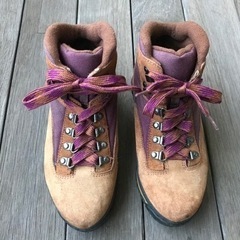 来春登山シーズンに！ASICSのきれいなトレッキングシューズ(軽...