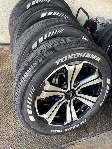 ハイエース　ホワイトレター　17インチ