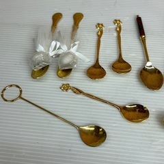 k0912613 未使用品 花付きゴールドティースプーン  五本セット  15本セット 金メッキ カトラリー コーヒースプーン ティースプーン 5本 カトラリーセット まとめ ゴールド 食器 洋食器 デザート  中古 現状品の画像