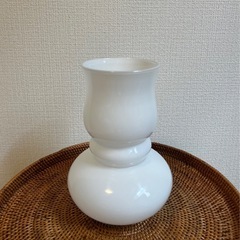 白半透明花瓶 今月末まで