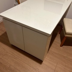 ダイニングテーブル　ホワイト