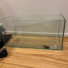 水槽　フィルター付きの画像