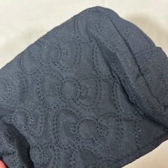 キティちゃんのリボンの柄のポーチの画像