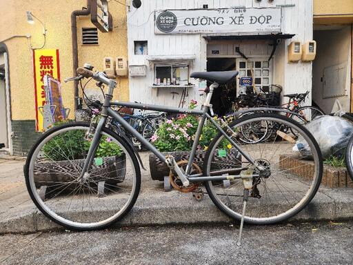 クロスバイク　７００ｘ２８ｃ　６変速　サドル　新品　チェーン　新品　配達可能