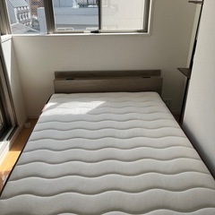ダブルベッドの画像