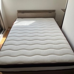 ダブルベッドの画像