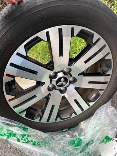 デリカD5純正タイヤ、ホイール、ナット付き