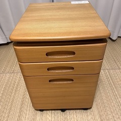 （今週土日希望）キャスター付きキャビネットの画像