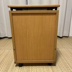 （今週土日希望）キャスター付きキャビネットの画像
