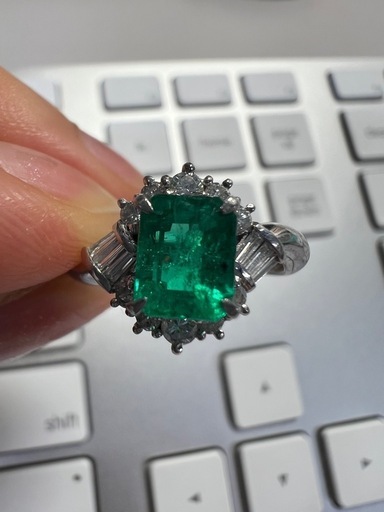 天然エメラルドダイヤモンドリング