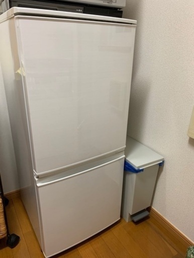 冷蔵庫　シャープ137リットル
