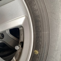 車のパーツタイヤ、ホイールの画像