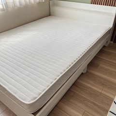ダブルベッド