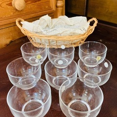 値下げ❗️★ガラスのコップ8個とカゴセット★の画像