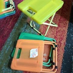 折りたたみイス１つ200円青色が無くなりました。☆6個ございます。の画像