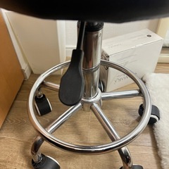 キャスターの画像