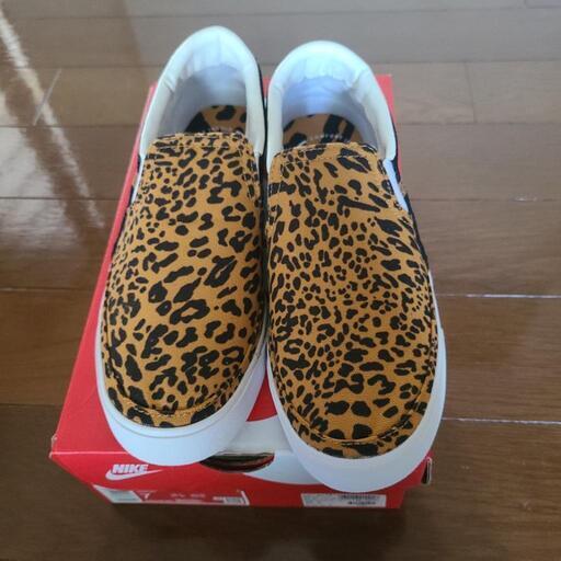 ▼新品　NIKE 　スリップスニーカー