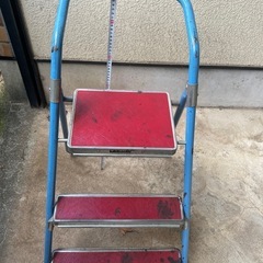 折りたためる脚立