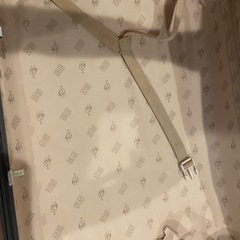キャリーケース　サイズM　スーツケース　赤　ダイヤル式の画像