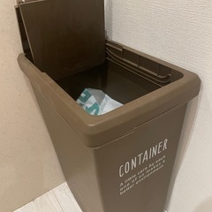 ボックスやラックなど収納多数の画像