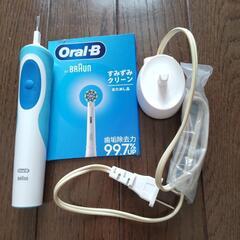 【取引中】電動歯ブラシ　BROWNの充電機の画像