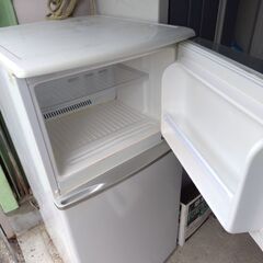 取引中　冷蔵庫　130l  2001年製の画像