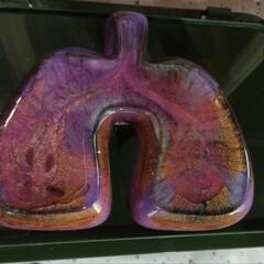 肺の形をした灰皿の画像