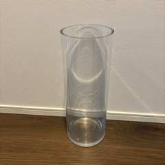 背の高い花瓶