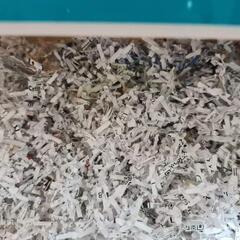 紙、CD、カードのシュレッダーの画像