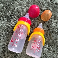 哺乳瓶2本の画像