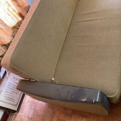 ソファとテーブルのセットの画像
