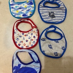 【他の大物と一緒にお引き取りの場合のみ無料】ベビー肌着　おくるみ　ミトン　スタイ　の画像