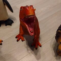 取引相手決定）恐竜、ライオン、ペンギンのソフトフィギュアの画像