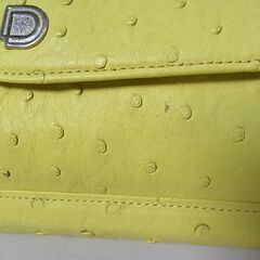セール中につき、通常特価7,678円より30％引きの5,374円!　【⑬】未使用　DALUVANI　ダルバーニ　長財布　イエロー　ミモザ　ショルダーベルト付き　の画像