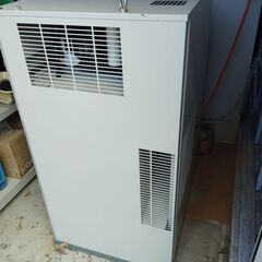 日立大型エアコンプレッサーの画像