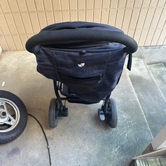3輪ベビーカーの画像