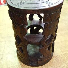 アジア調 スツール 幅27.5×奥行27.5×高さ41㎝ ダークブラウン 木彫り 丸椅子 花台 置台 イス 椅子 民族系 札幌市 清田区 平岡の画像