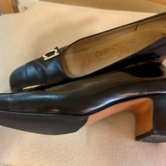 値下げです＊フェラガモのパンプスの画像